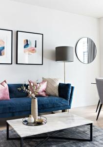 Ruang duduk di Cosmopolitan Heights
