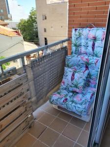 a chair sitting on top of a balcony at Apartamento Mandala in Deltebre