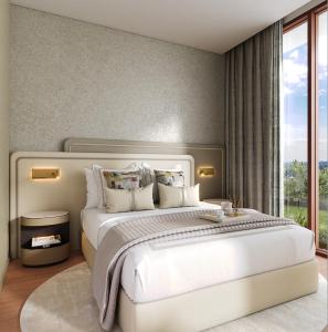 een slaapkamer met een groot wit bed en een groot raam bij Forbes Manaa Living in Perth