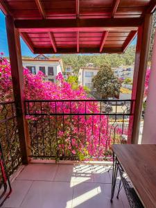 Een balkon of terras bij Mykonut Boutique Suites