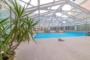 Bazén v ubytování LuxOaza nebo v jeho okolí