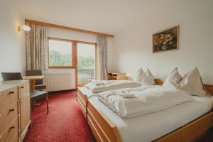 Rúm í herbergi á Hotel Semriacherhof