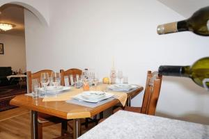 Nápoje v ubytování Zimmer u Apartment in Bad Gams Deutschlandsberg