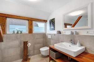 Ένα μπάνιο στο Ferienhaus Schwarzwaldheimat +44 φωτογραφίες