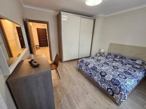 Ένα ή περισσότερα κρεβάτια σε δωμάτιο στο Serenity in the heart of Varna with free parking