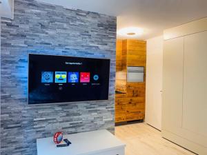 TV a/nebo společenská místnost v ubytování Crans Montana - Studio au pied du téléphérique