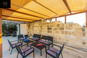 Area soggiorno di Spacious Villa with Private Pool & BBQ in St'Pauls by 360 Estates