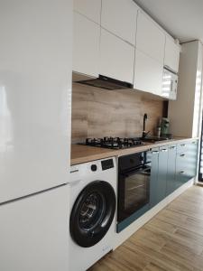 Kuchyň nebo kuchyňský kout v ubytování Apartament Cluj cu Terasa 10 minute Vivo Mall