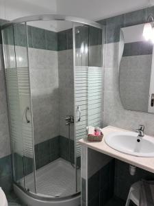a bathroom with a shower and a sink at Alinda Hotel in Alinda