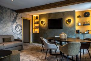 a dining room with a table and chairs at Best Western Le Cheval Blanc -Vue sur le port-plein centre ville in Honfleur