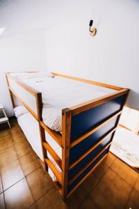 Postel nebo postele na pokoji v ubytování Loredo Surf House