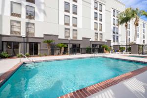 a swimming pool in front of a building at Hampton Inn Laredo in Laredo