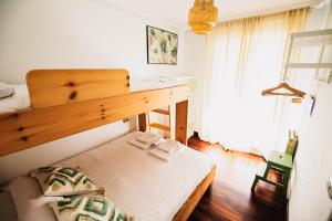 Postel nebo postele na pokoji v ubytování Loredo Surf House
