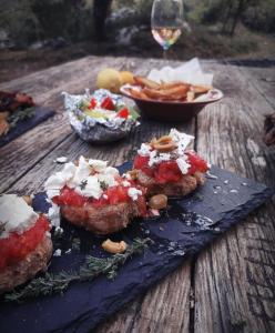 Gallery image of Rose hedge in Aïdhonokhórion +16 photos