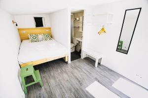Postel nebo postele na pokoji v ubytování Loredo Surf House
