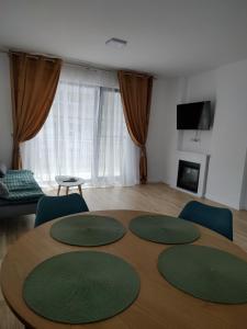 TV a/nebo společenská místnost v ubytování Apartament Cluj cu Terasa 10 minute Vivo Mall