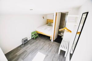 Postel nebo postele na pokoji v ubytování Loredo Surf House