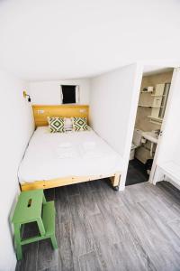 Postel nebo postele na pokoji v ubytování Loredo Surf House