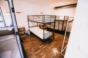 Postel nebo postele na pokoji v ubytování Loredo Surf House