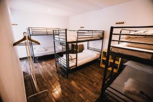 Postel nebo postele na pokoji v ubytování Loredo Surf House