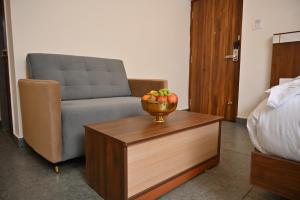 Postel nebo postele na pokoji v ubytování Hotel Shri Devi Comforts Inn