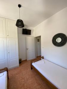 Ένα ή περισσότερα κρεβάτια σε δωμάτιο στο Olive House Apartment Paros