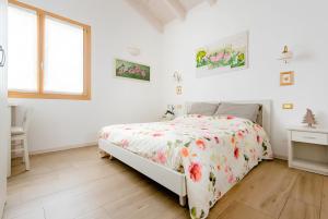 A bed or beds in a room at B&B Mimosa e Lillà