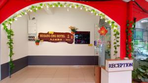 an entrance to a coffee shop with an archway at MUSANG ONG HOTEL in Cameron Highlands