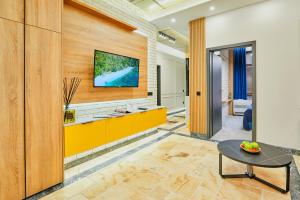 טלויזיה ו/או מרכז בידור ב-Florance Rentals Luxury Apartments in Burgas