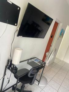 TV tai viihdekeskus majoituspaikassa 2B - Seashell Serenity 1bdrm
