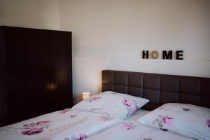 Postel nebo postele na pokoji v ubytování Taubergießen + 11 fotografií