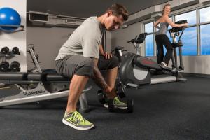 Fitness centrum a/nebo fitness zařízení v ubytování Applause Hotel Calgary Airport by CLIQUE