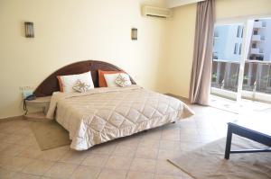a bedroom with a large bed with a large window at Residence Intouriste in Agadir