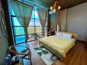 a bedroom with a bed and a large window at Sea Urchin Homestay in Phan Rang–Tháp Chàm