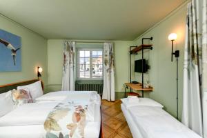 Uma cama ou camas num quarto em Hotel an der Aare Swiss Quality