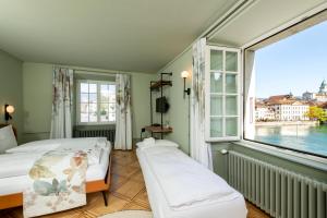 Uma cama ou camas num quarto em Hotel an der Aare Swiss Quality
