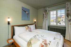 Uma cama ou camas num quarto em Hotel an der Aare Swiss Quality