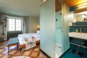 Uma cama ou camas num quarto em Hotel an der Aare Swiss Quality