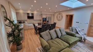 Μια τηλεόραση ή/και κέντρο ψυχαγωγίας στο Deluxe House
