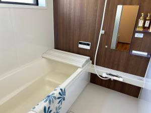 Un baño de 近藤沢駅の新装リノベーション一軒家 3LDK、無料駐車場完備、最大7名様までご利用可能