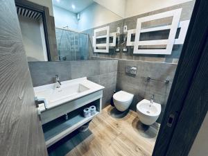 a bathroom with a sink and a toilet at Appartamento - Angolo di Rio in Riomaggiore