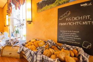 a table with a bunch of bread in a basket at Ferien Hotel Spree-Neisse in Neuhausen