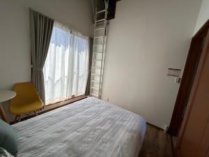 Cama o camas de una habitación en 近藤沢駅の新装リノベーション一軒家 3LDK、無料駐車場完備、最大7名様までご利用可能