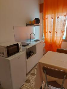Kuchyň nebo kuchyňský kout v ubytování Aparthotel Amelia Dream View