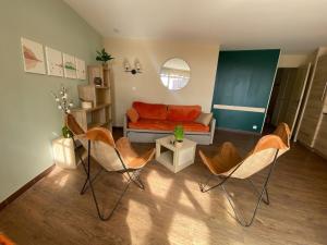 Posedenie v ubytovaní Duplex 3 Pièces 6 Pers avec Terrasse, Piscine, et Parking - FR-1-504-658