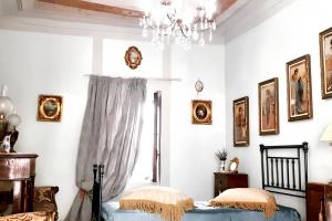 Posteľ alebo postele v izbe v ubytovaní 2 bedrooms house with sea view enclosed garden and wifi at Francolise
