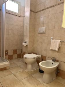 a bathroom with a toilet and a sink at Sofis Servizi Rio Grande (CAV) in Principina a Mare
