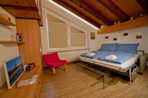 Postel nebo postele na pokoji v ubytování Haus Bodmen A, Studio Riffelsee
