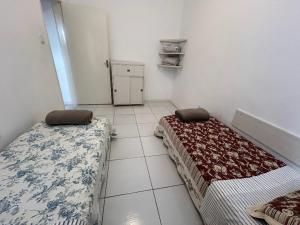 Tempat tidur dalam kamar di Apto em ótima localização!