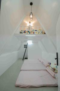 Ένα ή περισσότερα κρεβάτια σε δωμάτιο στο A-House Cabin